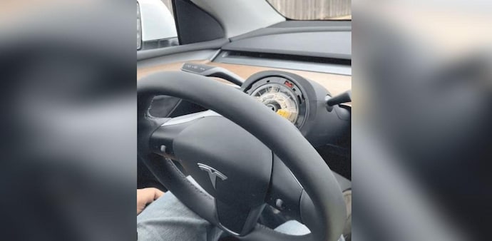 Tesla Model Y steering wheen fell off (Source: Twitter/preneh24) Tesla Model Y steering wheen fell off (Source: Twitter/preneh24)