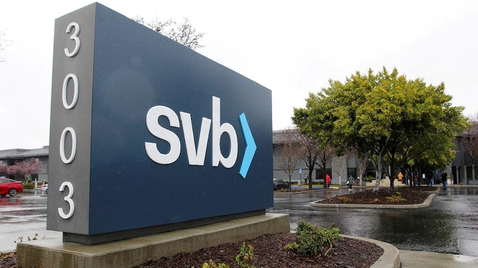 SVB's deposits jumped to $189.20 billion in 2021 from $102 billion amid the boom in VC business leaving it awash in excess liquidity SVB's deposits jumped to $189.20 billion in 2021 from $102 billion amid the boom in VC business leaving it awash in excess liquidity