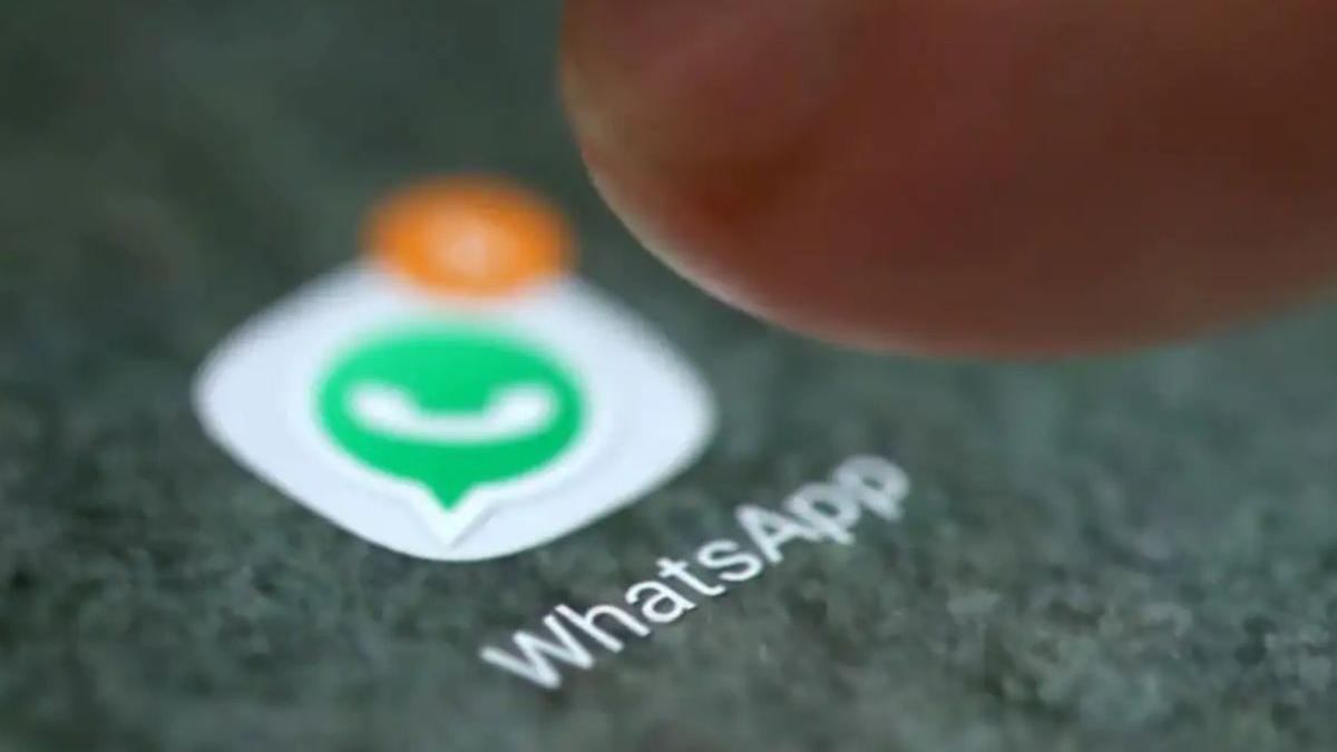 Colleagues often see WhatsApp chats opened on desktop? This trick will help blur those messages