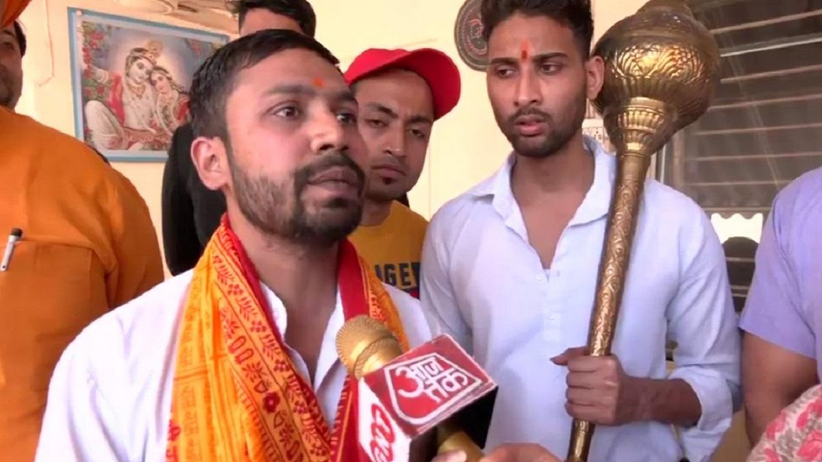 Delhi: Swiggy delivery boy refuses to deliver mutton near Marghat Hanuman temple area