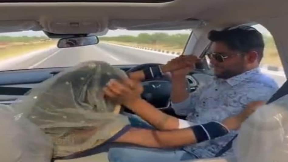 Previously, videos of the Mahindra XUV700 cruising on its own on roads leaked on the internet. Previously, videos of the Mahindra XUV700 cruising on its own on roads leaked on the internet.