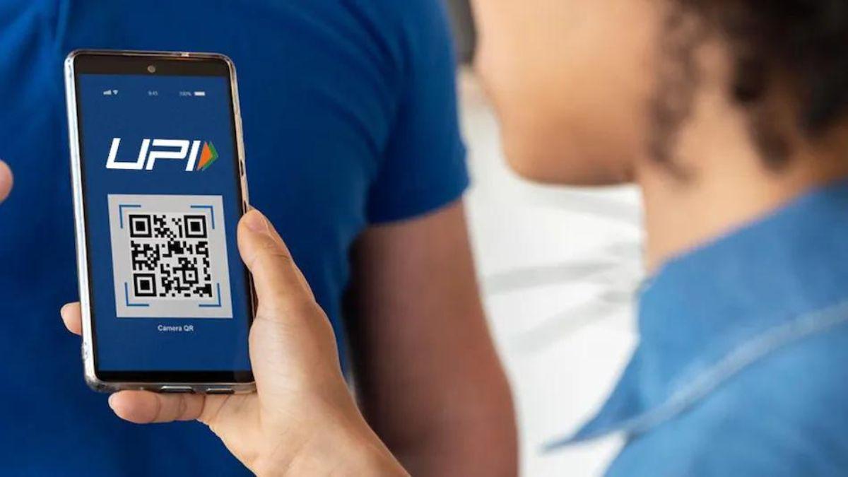 UPI users can now use their credit cards even without carrying it in person UPI users can now use their credit cards even without carrying it in person