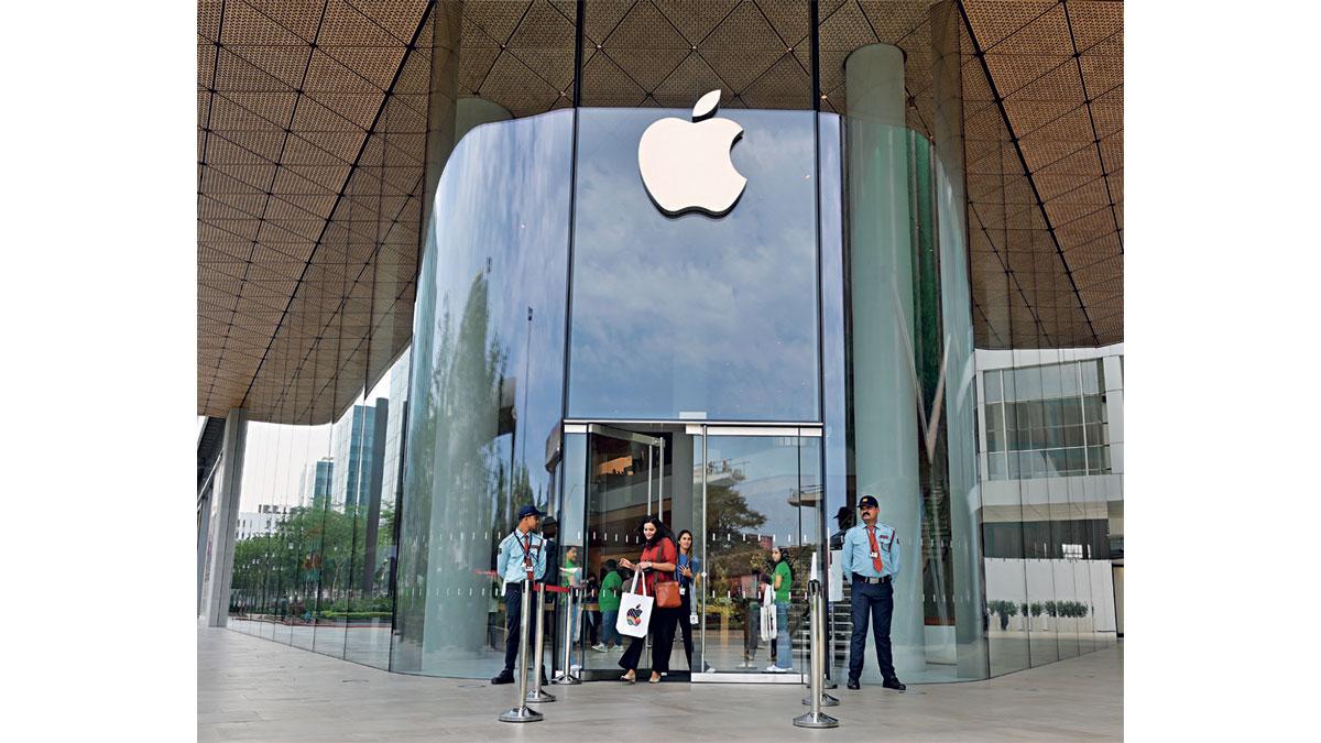 Although present in India for a long time, Apple has finally made its retail foray. How will this affect its fortunes in the country? Although present in India for a long time, Apple has finally made its retail foray. How will this affect its fortunes in the country?