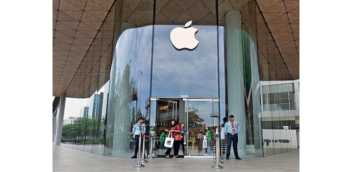 Although present in India for a long time, Apple has finally made its retail foray. How will this affect its fortunes in the country? Although present in India for a long time, Apple has finally made its retail foray. How will this affect its fortunes in the country?