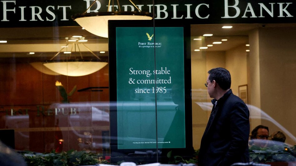 First Republic stock plunges 46% as report says FDIC receivership likely First Republic stock plunges 46% as report says FDIC receivership likely