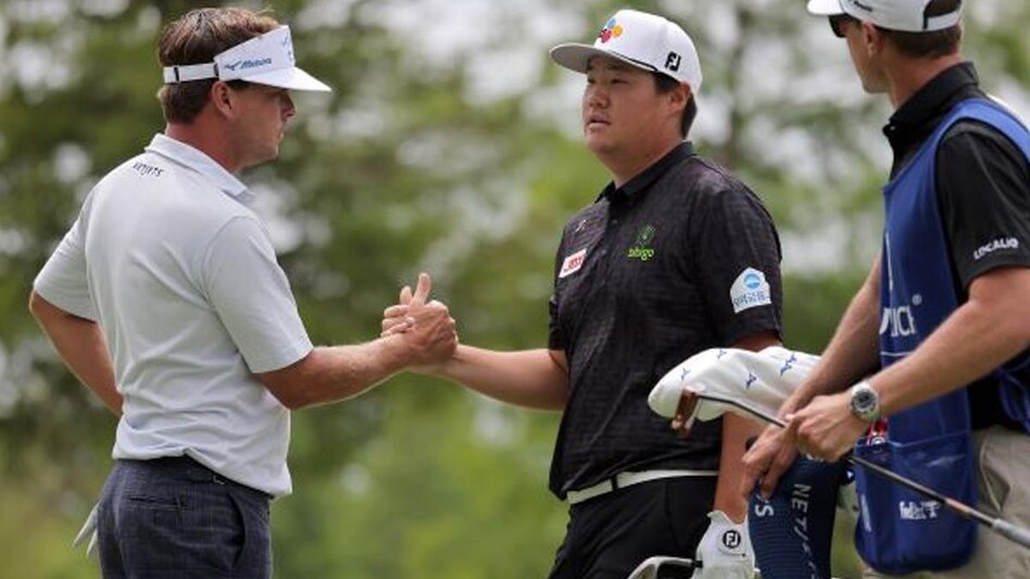 American Keith Mitchell and Korean star Sungjae Im exchange handshakes after their top-10 run at the Zurich Classic of New Orleans on Sunday. Image courtesy PGA Tour/Getty Images American Keith Mitchell and Korean star Sungjae Im exchange handshakes after their top-10 run at the Zurich Classic of New Orleans on Sunday. Image courtesy PGA Tour/Getty Images