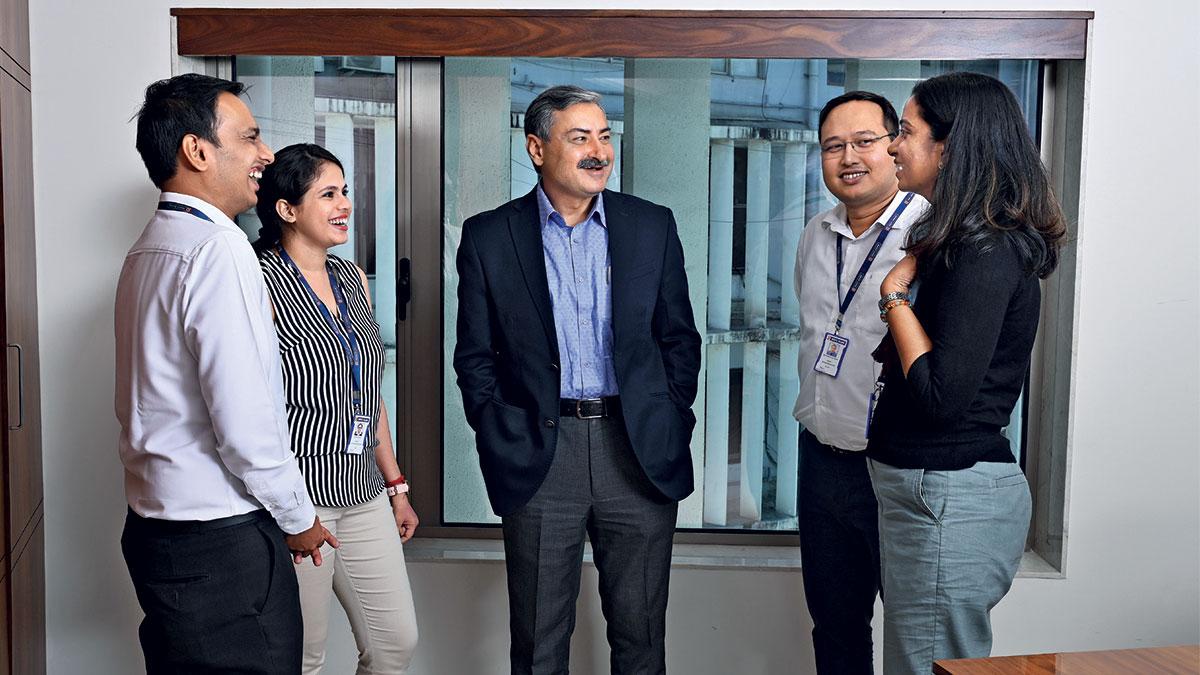 Vinay Razdan (centre), Chief Human Resources Officer, HDFC Bank Vinay Razdan (centre), Chief Human Resources Officer, HDFC Bank