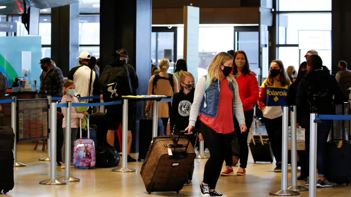 Millennial and Gen Z travelers have bigger budgets but seek deals, Hopper app says (Photo: Reuters) Millennial and Gen Z travelers have bigger budgets but seek deals, Hopper app says (Photo: Reuters)