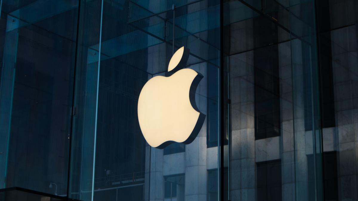Apple to cut small number of jobs in some corporate retail teams: Report