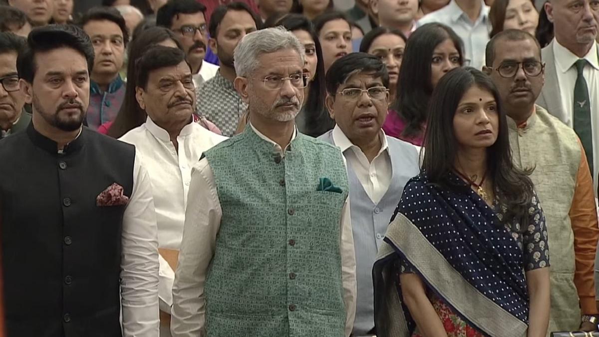 Akshata Murty was seen sitting in the front row next to EAM S Jaishankar, along with other dignitaries at the majestic Durbar Hall of the Rashtrapati Bhavan (Photo via @adarshahgd on Twitter) Akshata Murty was seen sitting in the front row next to EAM S Jaishankar, along with other dignitaries at the majestic Durbar Hall of the Rashtrapati Bhavan (Photo via @adarshahgd on Twitter)