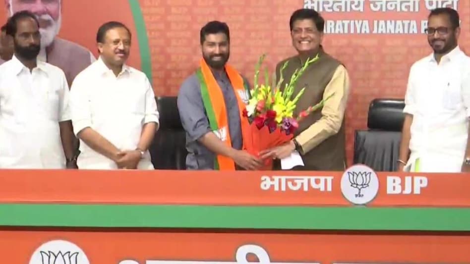 Former defence minister AK Antony's son Anil Antony joined the BJP Former defence minister AK Antony's son Anil Antony joined the BJP