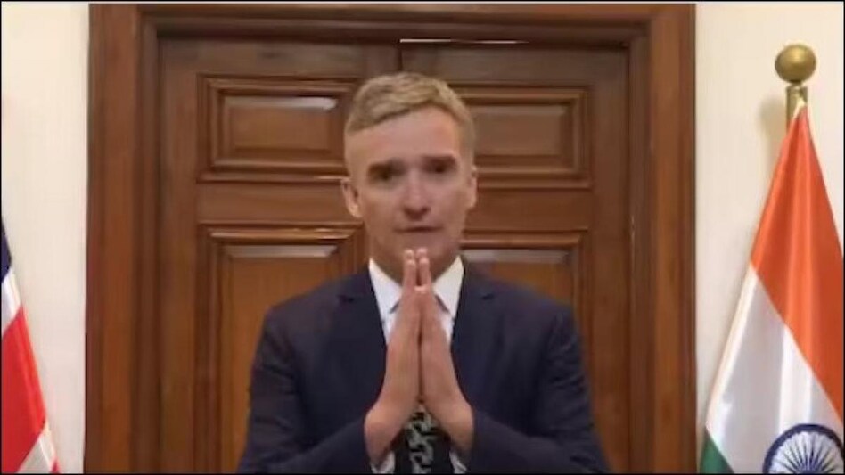 After some suggestions from Twitter users, Ellis shared some shortlisted films he would watch but misspelt the name of the iconic movie Sholay as ‘Chole' After some suggestions from Twitter users, Ellis shared some shortlisted films he would watch but misspelt the name of the iconic movie Sholay as ‘Chole'