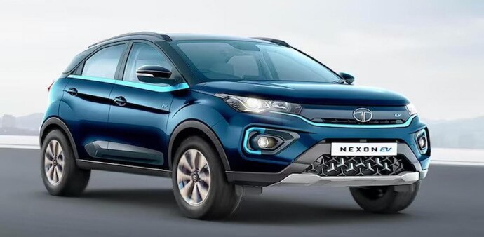 The Tata Nexon EV price starts at Rs 14.49 lakh (ex-showroom), with the range-topping variant available for Rs 19.54 lakh (ex-showroom). The Tata Nexon EV price starts at Rs 14.49 lakh (ex-showroom), with the range-topping variant available for Rs 19.54 lakh (ex-showroom).
