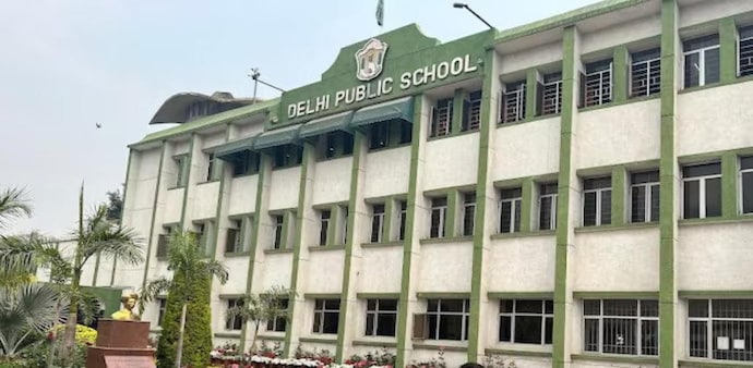 The Delhi Public School at Delhi's Mathura Road received a bomb threat via e-mail on Wednesday. The Delhi Police searched the school premises and said that they did not find any suspicious objects. The Delhi Public School at Delhi's Mathura Road received a bomb threat via e-mail on Wednesday. The Delhi Police searched the school premises and said that they did not find any suspicious objects.