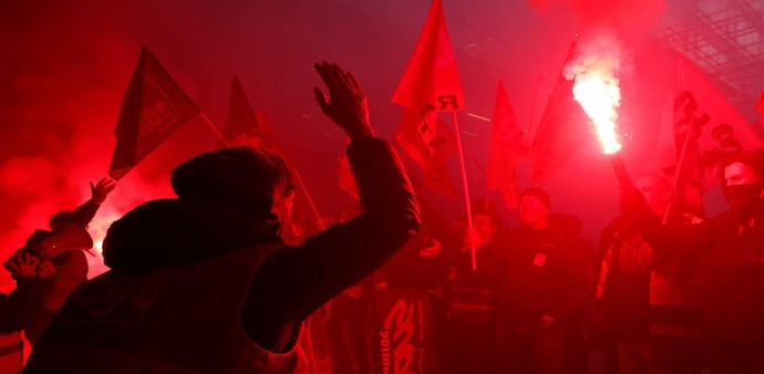 Protesters storm the BlackRock office in Paris Protesters storm the BlackRock office in Paris