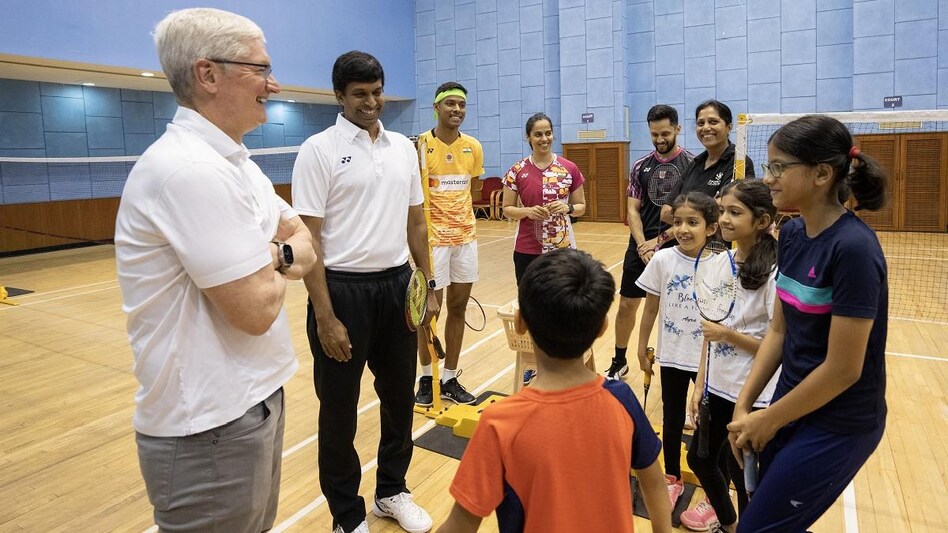 'We served, smashed, and talked about how Apple Watch helps them train,' tweeted the Apple CEO about his interaction with the badminton players 'We served, smashed, and talked about how Apple Watch helps them train,' tweeted the Apple CEO about his interaction with the badminton players