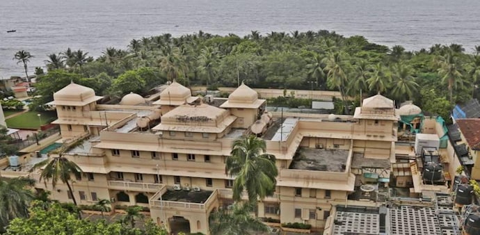 Cyrus Poonawalla waiting to move to Lincoln House Cyrus Poonawalla waiting to move to Lincoln House