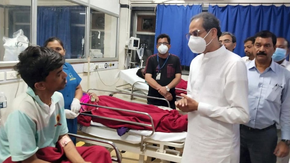 Shiv Sena (UBT) chief Uddhav Thackeray visits sunstroke patients at a hospital in Kamothe Shiv Sena (UBT) chief Uddhav Thackeray visits sunstroke patients at a hospital in Kamothe