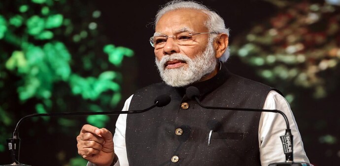 The 100th episode of Mann Ki Baat was not only heard in India but also across the world. The 100th episode of Mann Ki Baat was not only heard in India but also across the world.
