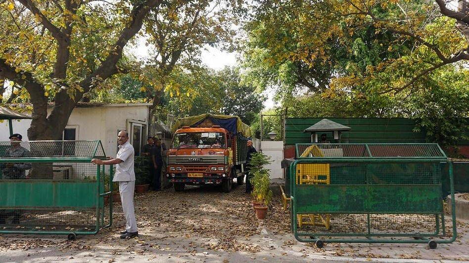 Workers move goods as Congress leader and former Lok Sabha MP Rahul Gandhi vacates his official bungalow at 12 Tughlak Lane, in New Delhi (Photo: PTI) Workers move goods as Congress leader and former Lok Sabha MP Rahul Gandhi vacates his official bungalow at 12 Tughlak Lane, in New Delhi (Photo: PTI)