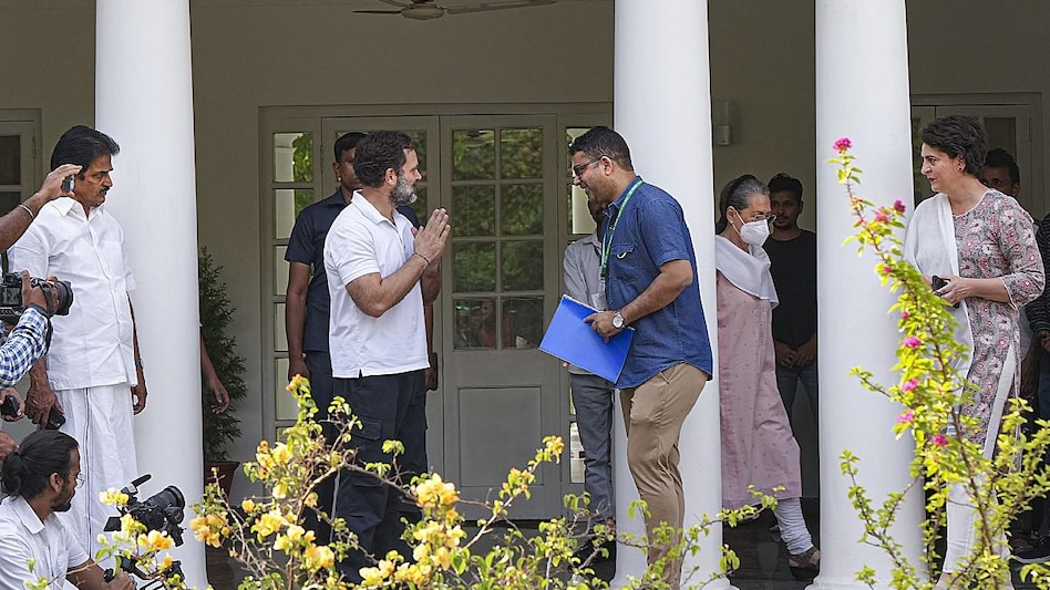Rahul Gandhi vacates govt-allotted bungalow, says 'paying the price for speaking truth' Rahul Gandhi vacates govt-allotted bungalow, says 'paying the price for speaking truth'