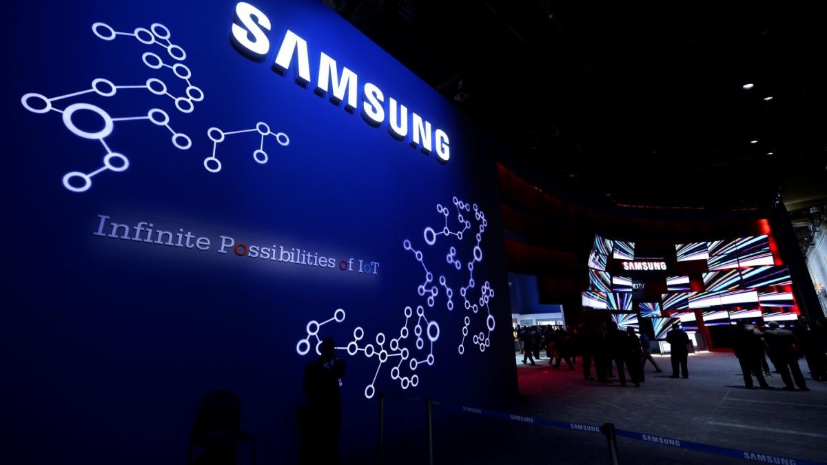 Samsung to cut chip output to ride out downturn; shares rally