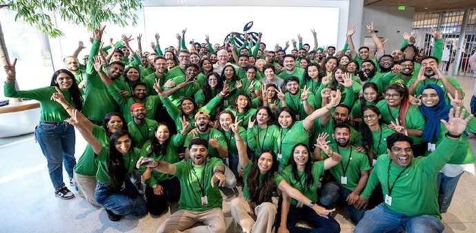'Hello, Mumbai! We can’t wait to welcome our customers to the new Apple BKC tomorrow,' tweets Apple CEO Tim Cook 'Hello, Mumbai! We can’t wait to welcome our customers to the new Apple BKC tomorrow,' tweets Apple CEO Tim Cook