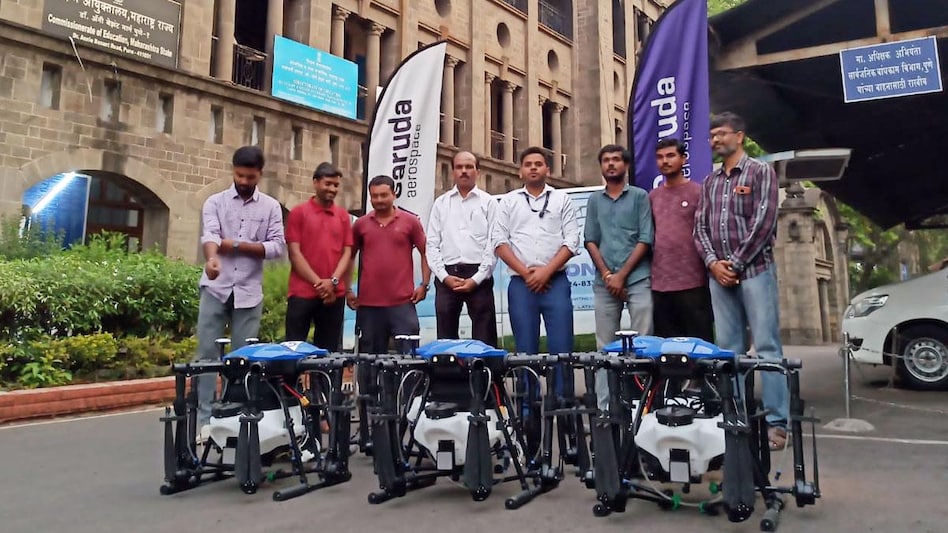 Besides that, they can also be used to spray pesticides and fertilizers on crops, cutting down on manual labour and increasing efficiency. Besides that, they can also be used to spray pesticides and fertilizers on crops, cutting down on manual labour and increasing efficiency.