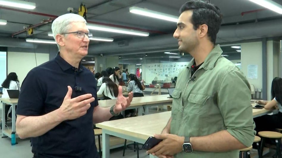 Apple CEO Tim Cook inaugurated India's first Apple Store, Apple BKC, in Mumbai Apple CEO Tim Cook inaugurated India's first Apple Store, Apple BKC, in Mumbai