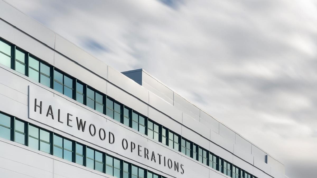 JLR added that its Halewood plant in Merseyside, UK, will become an all-electric manufacturing facility JLR added that its Halewood plant in Merseyside, UK, will become an all-electric manufacturing facility