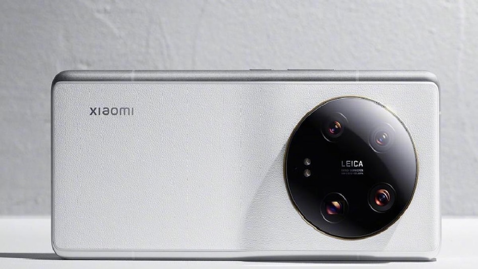 The new smartphone packs in a bundle of attractive features like Snapdragon 8 Gen 2 SoC, 2K 12-bit display with up to 2600nits peak brightness, leather finish, 90W fast charging tech, and top-notch premium features The new smartphone packs in a bundle of attractive features like Snapdragon 8 Gen 2 SoC, 2K 12-bit display with up to 2600nits peak brightness, leather finish, 90W fast charging tech, and top-notch premium features