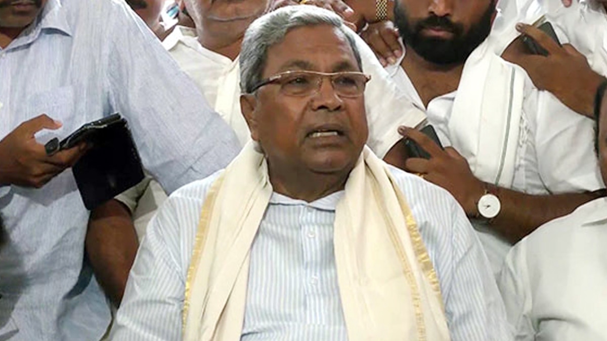 Karnataka Congress leaders Siddaramaiah and DK Shivakumar both are in Delhi to meet senior party leaders. Karnataka Congress leaders Siddaramaiah and DK Shivakumar both are in Delhi to meet senior party leaders.