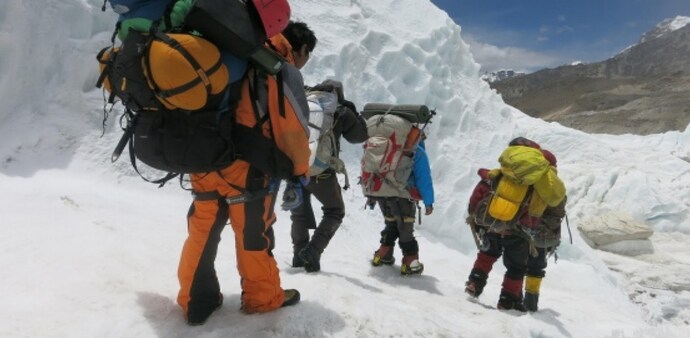 Climbing Mount Everest Climbing Mount Everest