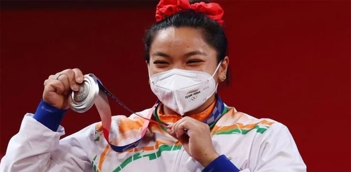 Mirabai Chanu clinched a silver medal in weightlifting in the 49kg category at the Tokyo Olympics 2021 Mirabai Chanu clinched a silver medal in weightlifting in the 49kg category at the Tokyo Olympics 2021