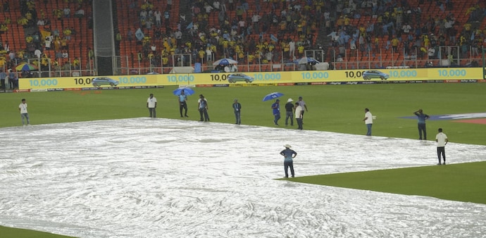 Groundsmen cover the pitch due to rains ahead of the IPL 2023 final cricket match between Gujarat Titans and Mumbai Indians at the Narendra Modi Stadium in Ahmedabad Groundsmen cover the pitch due to rains ahead of the IPL 2023 final cricket match between Gujarat Titans and Mumbai Indians at the Narendra Modi Stadium in Ahmedabad