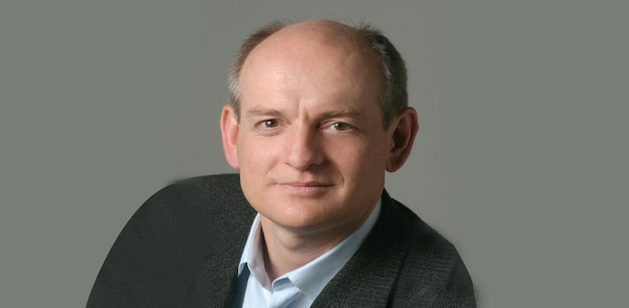 Stuart Russell, Professor of Computer Science at University of California, Berkeley, on why guard rails are necessary for the development of AI Stuart Russell, Professor of Computer Science at University of California, Berkeley, on why guard rails are necessary for the development of AI