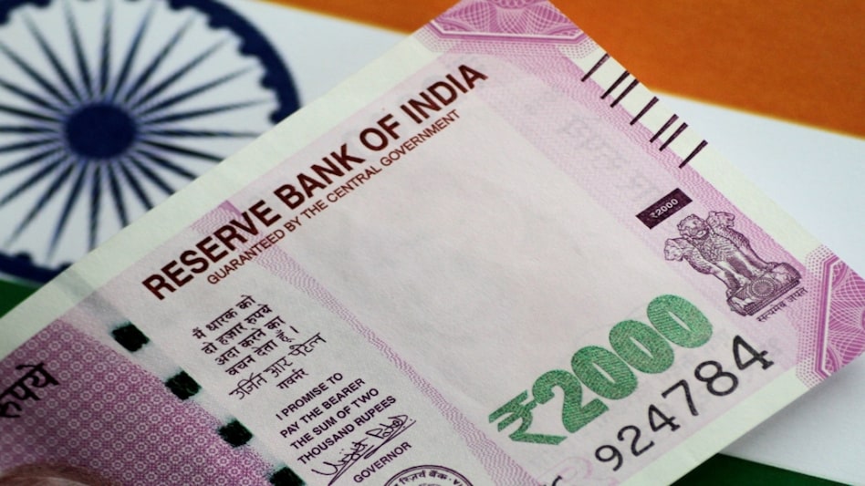 RBI urged people to approach the bank branches or ROs of RBI from May 23, 2023 for availing exchange facility. RBI urged people to approach the bank branches or ROs of RBI from May 23, 2023 for availing exchange facility.