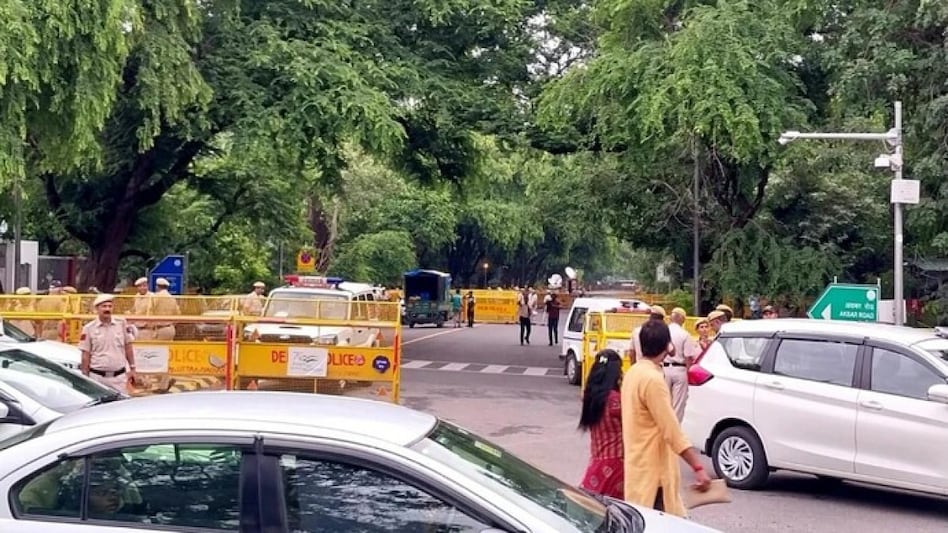 South Delhi school evacuated after bomb threat, nothing suspicious found so far South Delhi school evacuated after bomb threat, nothing suspicious found so far