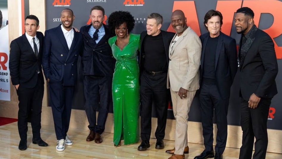 Chris Messina, Marlon Wayans, Ben Affleck, Viola Davis, Matt Damon, Julius Tennon, Jason Bateman, and Chris Tucker attend the world premiere of "AIR" Chris Messina, Marlon Wayans, Ben Affleck, Viola Davis, Matt Damon, Julius Tennon, Jason Bateman, and Chris Tucker attend the world premiere of "AIR"