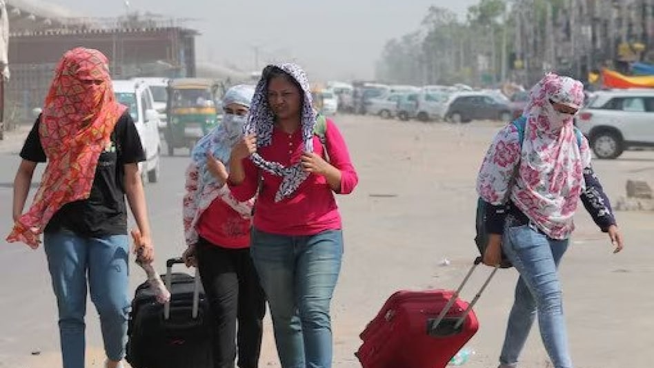 Meanwhile, IMD has predicted that heat waves will hit pocketed areas in West Madhya Pradesh and Vidarbha. Meanwhile, IMD has predicted that heat waves will hit pocketed areas in West Madhya Pradesh and Vidarbha.