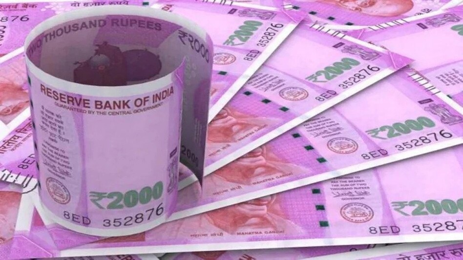 RBI sources told India Today that customers can make deposits in post offices and NBFCs since Rs 2,000 note is a legal tender but not exchange them. RBI sources told India Today that customers can make deposits in post offices and NBFCs since Rs 2,000 note is a legal tender but not exchange them.