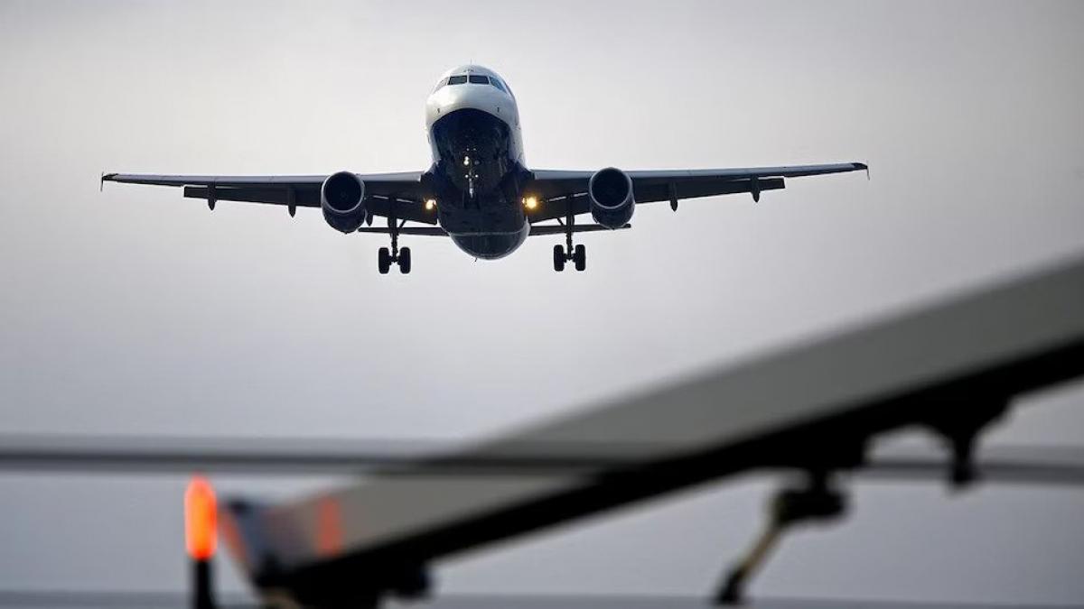 Air India extends walk-in interview for one more day in Gurgaon due to huge rush of pilots