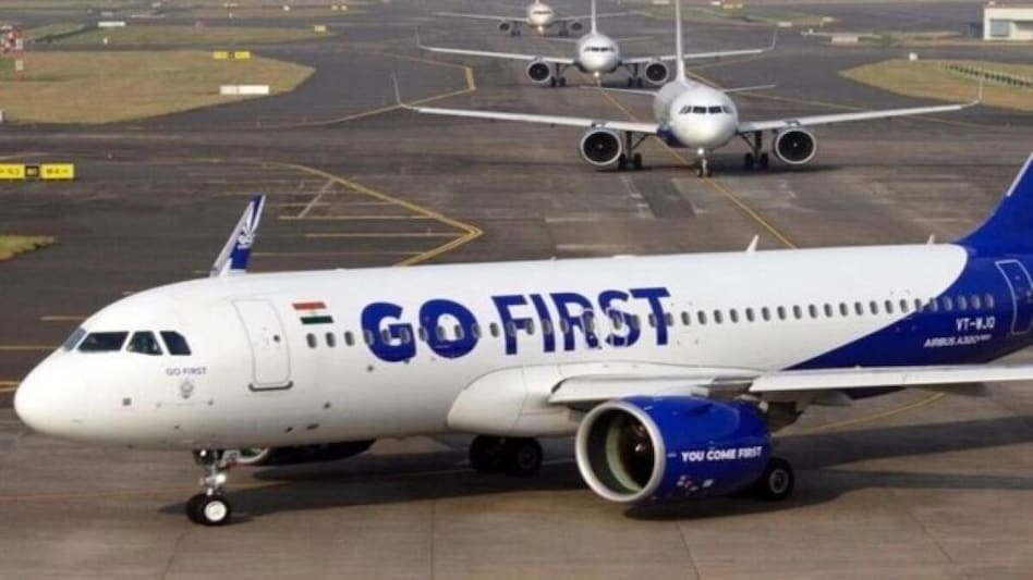 The stranded passengers said that they were kept waiting for more than four hours at the airport. The stranded passengers said that they were kept waiting for more than four hours at the airport.