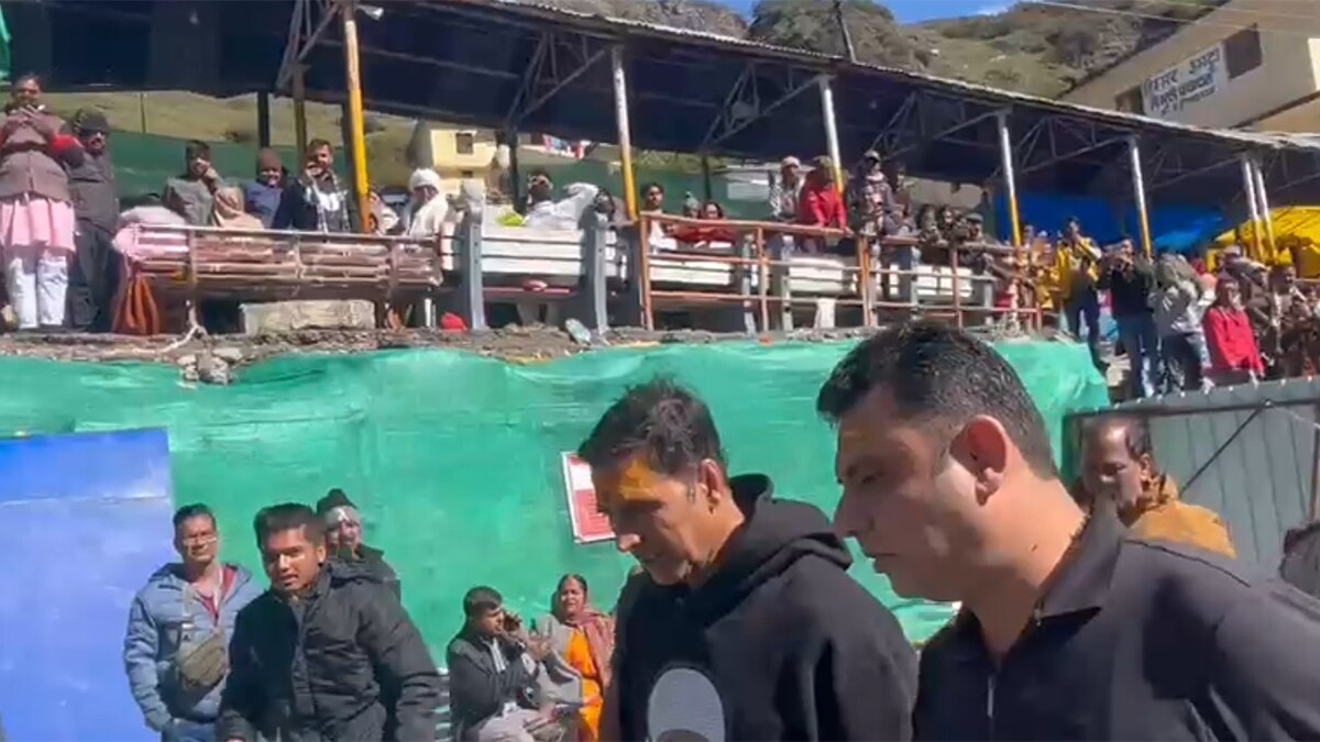 After Kedarnath, actor Akshay Kumar visits Badrinath Temple; see pics