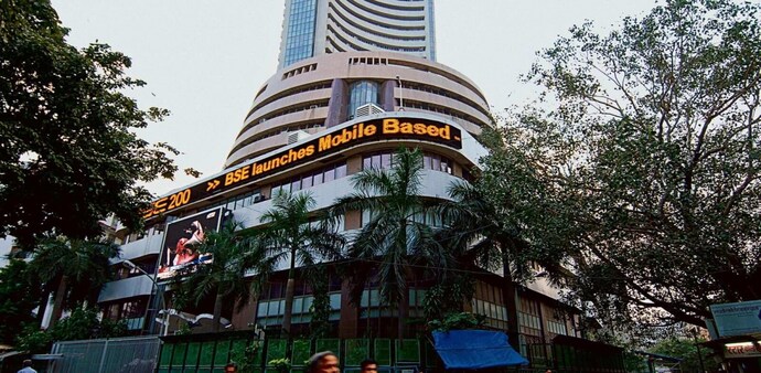 In the Nifty50 pack, Divis Labs topped the losers with a 3 per cent cut, followed by a similar fall in Adani Ports. ITC and State Bank of India dropped 2 per cent each amid the Q4 results buzz. In the Nifty50 pack, Divis Labs topped the losers with a 3 per cent cut, followed by a similar fall in Adani Ports. ITC and State Bank of India dropped 2 per cent each amid the Q4 results buzz.