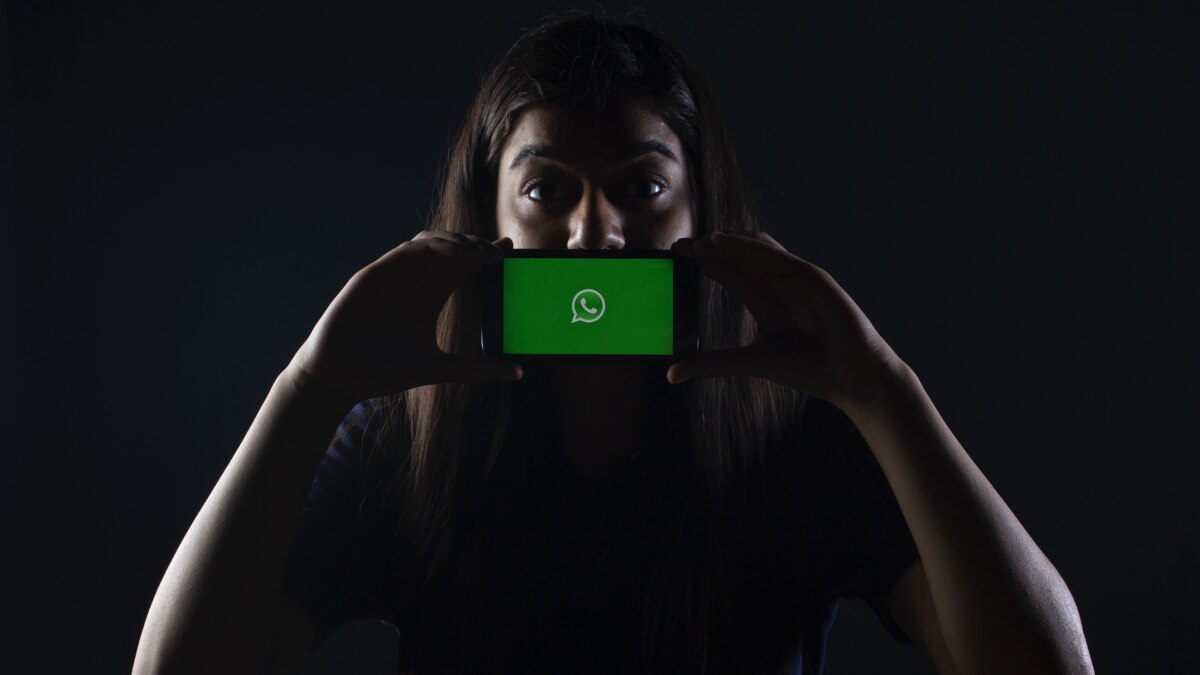 WhatsApp secretly spying and listening to your personal conversations? Story in 5 points