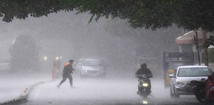 The Met department stated that heavy rainfall is likely at isolated places on May 24 over Himachal Pradesh, Jammu-Kashmir, Ladakh, Uttarakhand, Punjab and south Haryana. The Met department stated that heavy rainfall is likely at isolated places on May 24 over Himachal Pradesh, Jammu-Kashmir, Ladakh, Uttarakhand, Punjab and south Haryana.