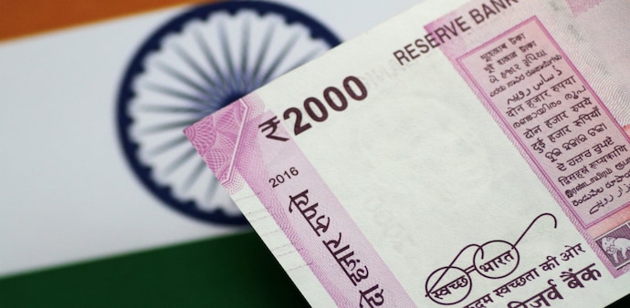 Rs 2000 note withdrawn: Things to keep in mind while depositing cash to avoid income tax notice (Photo: Reuters) Rs 2000 note withdrawn: Things to keep in mind while depositing cash to avoid income tax notice (Photo: Reuters)