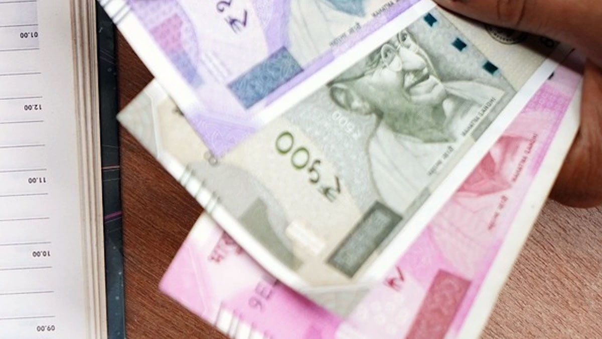 ICICI Bank to ask non-bank customers for ID to exchange Rs 2,000 notes: Sources As per RBI, the exchange facility, which started on Tuesday, will be provided free of cost.