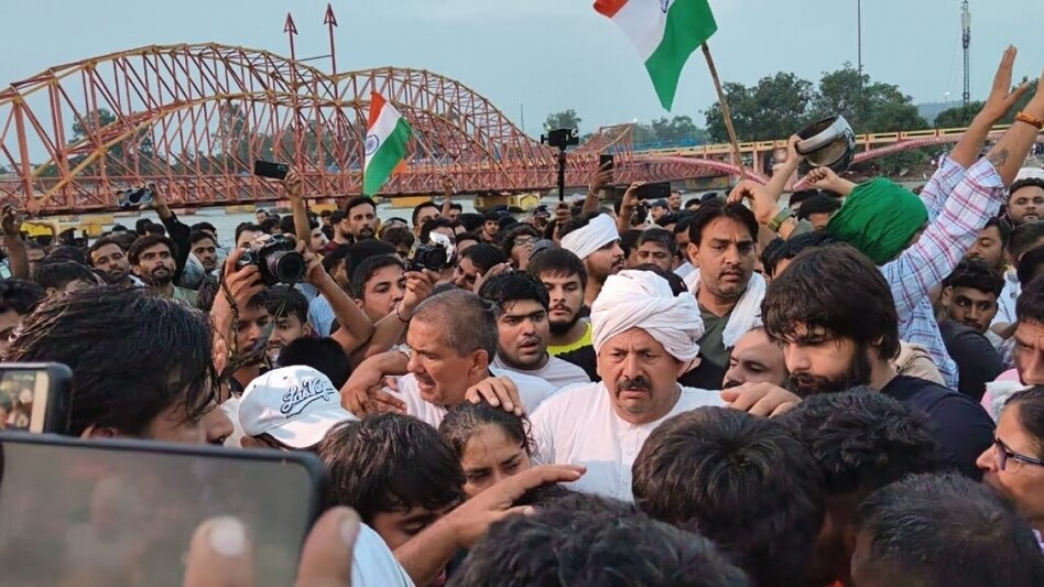 Naresh Tikait took the medals with him. The athletes won't immerse their medals in the river Ganga till the deadline ends. Naresh Tikait took the medals with him. The athletes won't immerse their medals in the river Ganga till the deadline ends.
